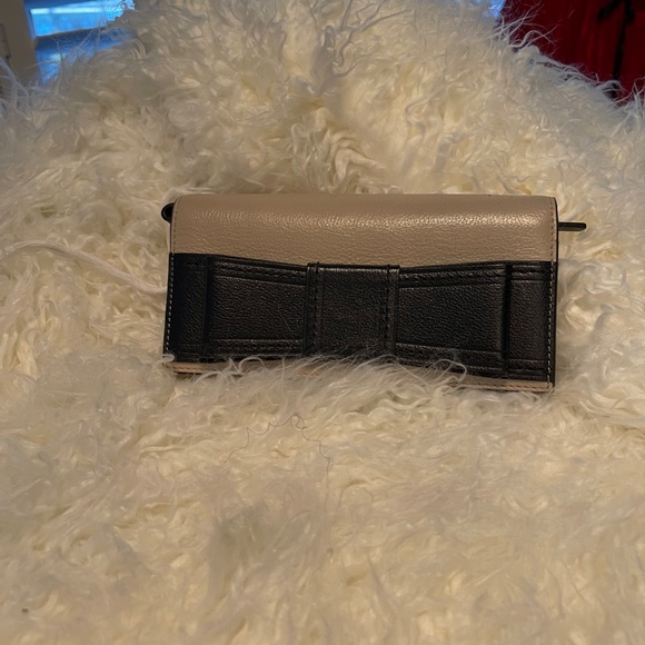 Kate Spade - Picture 3 of 4